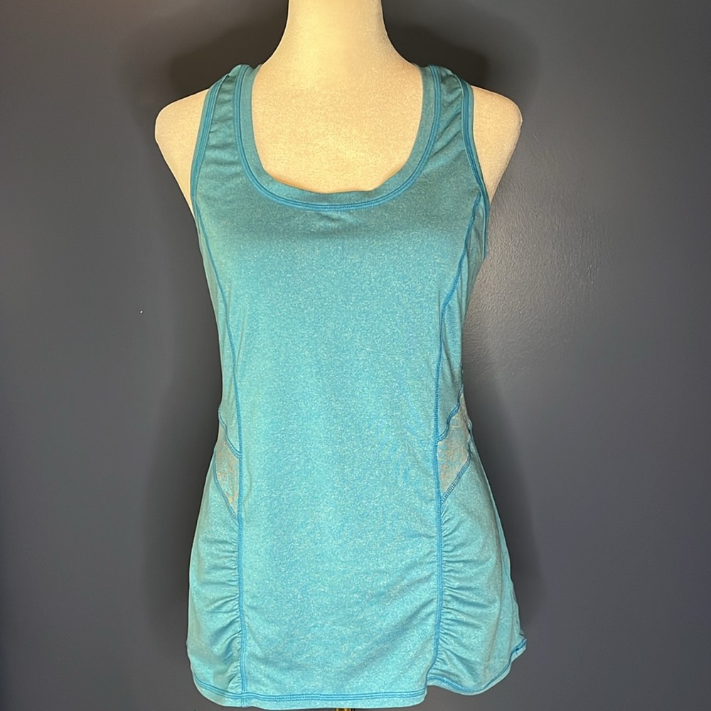Athleta -aqua tank top, ruched side panels, racer back design w gray/aqua print